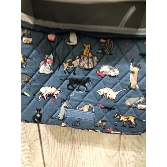 Vera Bradley Blue Insulated Lunch Crossbody Bag Cats Meow 25002-P88 brand new - Picture 2 of 7